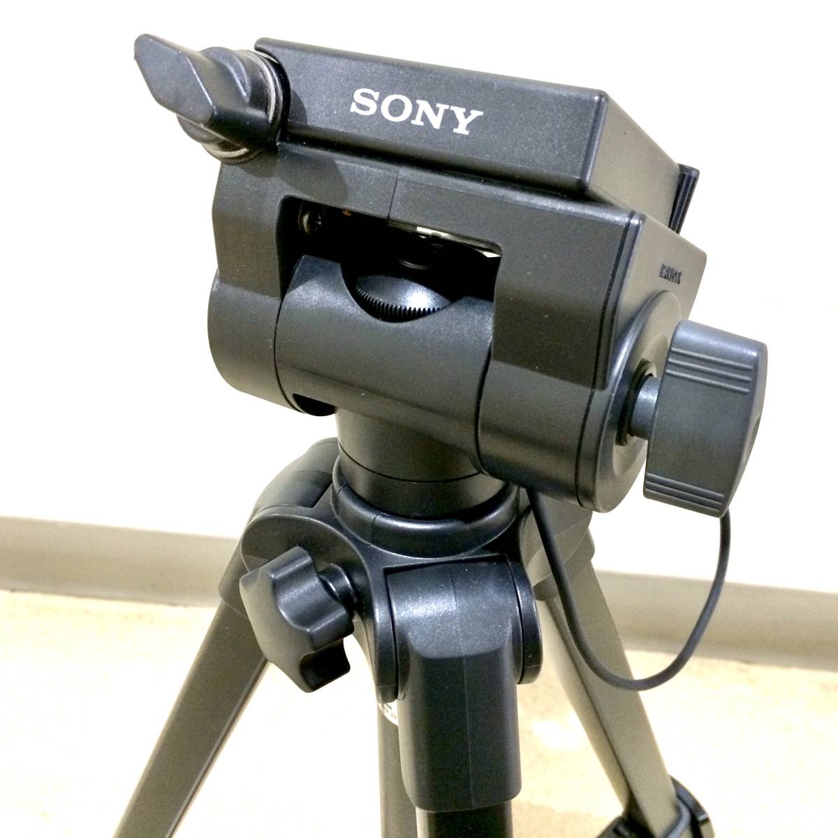 新品未使用　SONY　VCT-R100 tripod  三脚