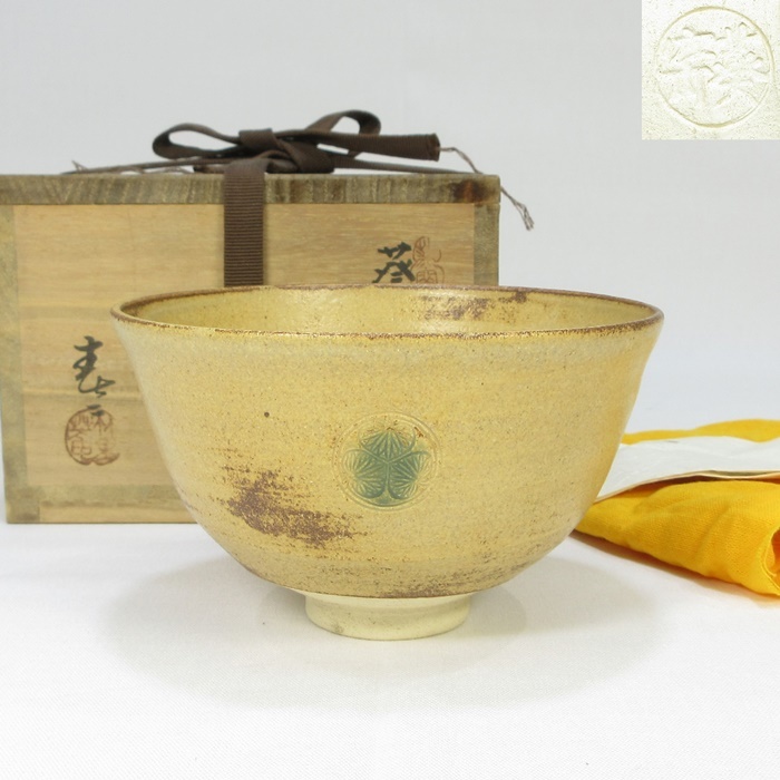 F1995】茶道具 瀬戸焼 葵窯 加藤春二 徳川家 葵紋 茶碗 共箱 F1995】茶道具 瀬戸焼 葵窯 加藤春二 徳川家 葵紋 茶碗 共箱