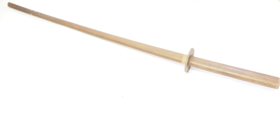 昭和ビンテージ 味わいたっぷり天然木 木刀 長さ102cm 幅4cm オブジェまたは護身用として。 FYK502