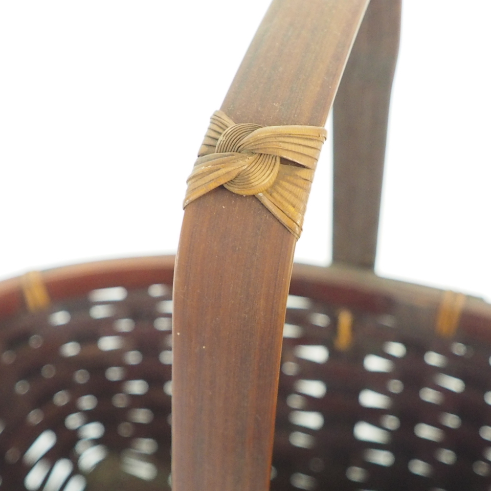 昭和ビンテージ 手作り竹編籠 手編み 1960年頃 幅28.5cm 奥行き16cm 高さ31cm 頑丈でしっかりしている手編み籠 FYK502