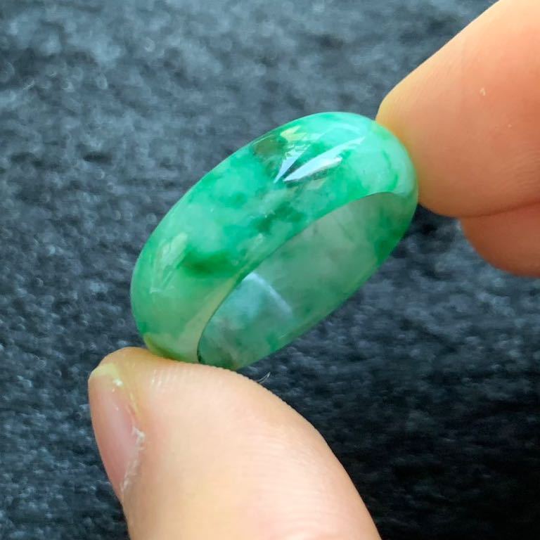 最上の品質な 本翡翠リング 指輪 陽緑 天然石 ミャンマー産 ヒスイ