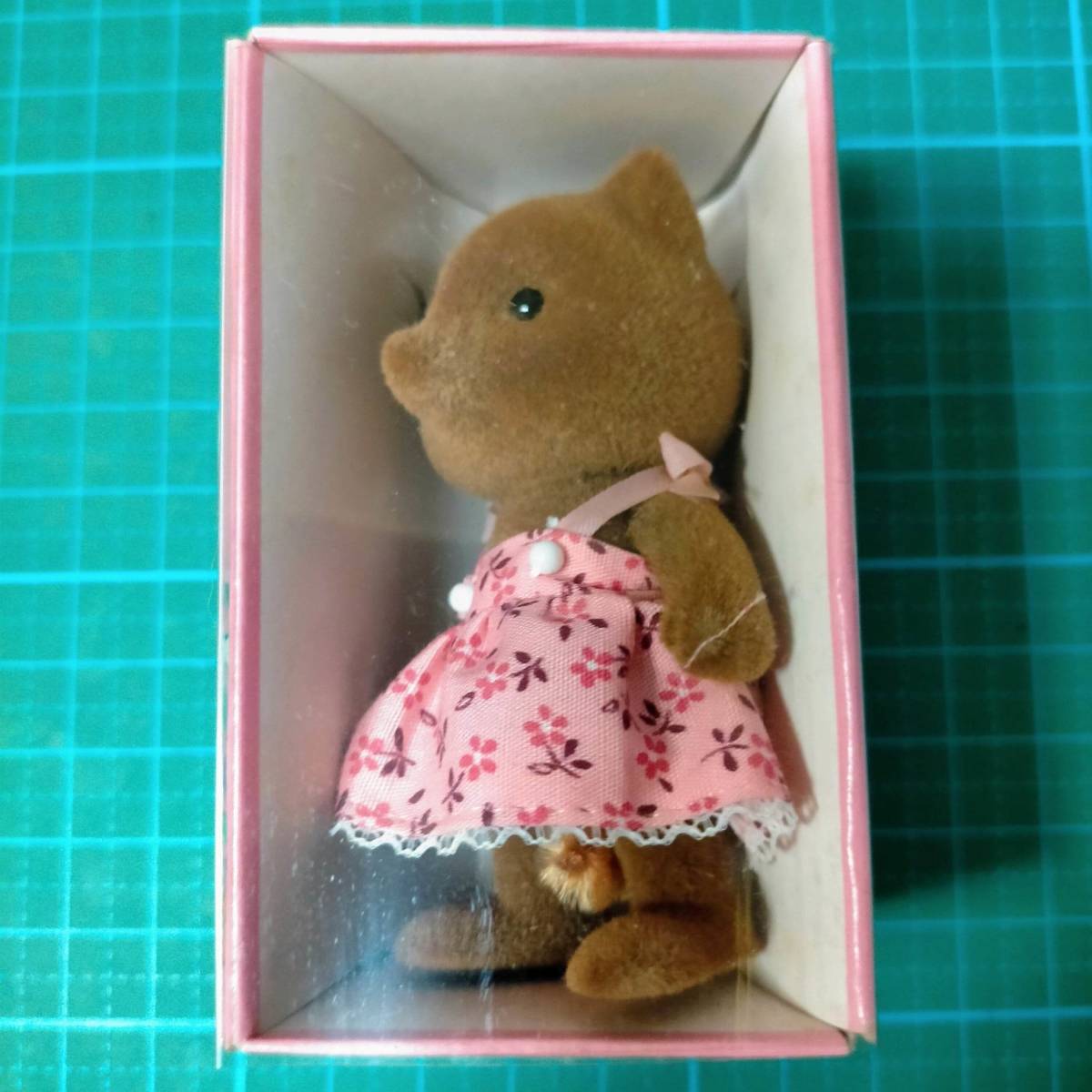 当時物 初期 シルバニアファミリー タヌキの女の子 新品 たぬき 当時物 初期 シルバニアファミリー タヌキの女の子 新品 たぬき
