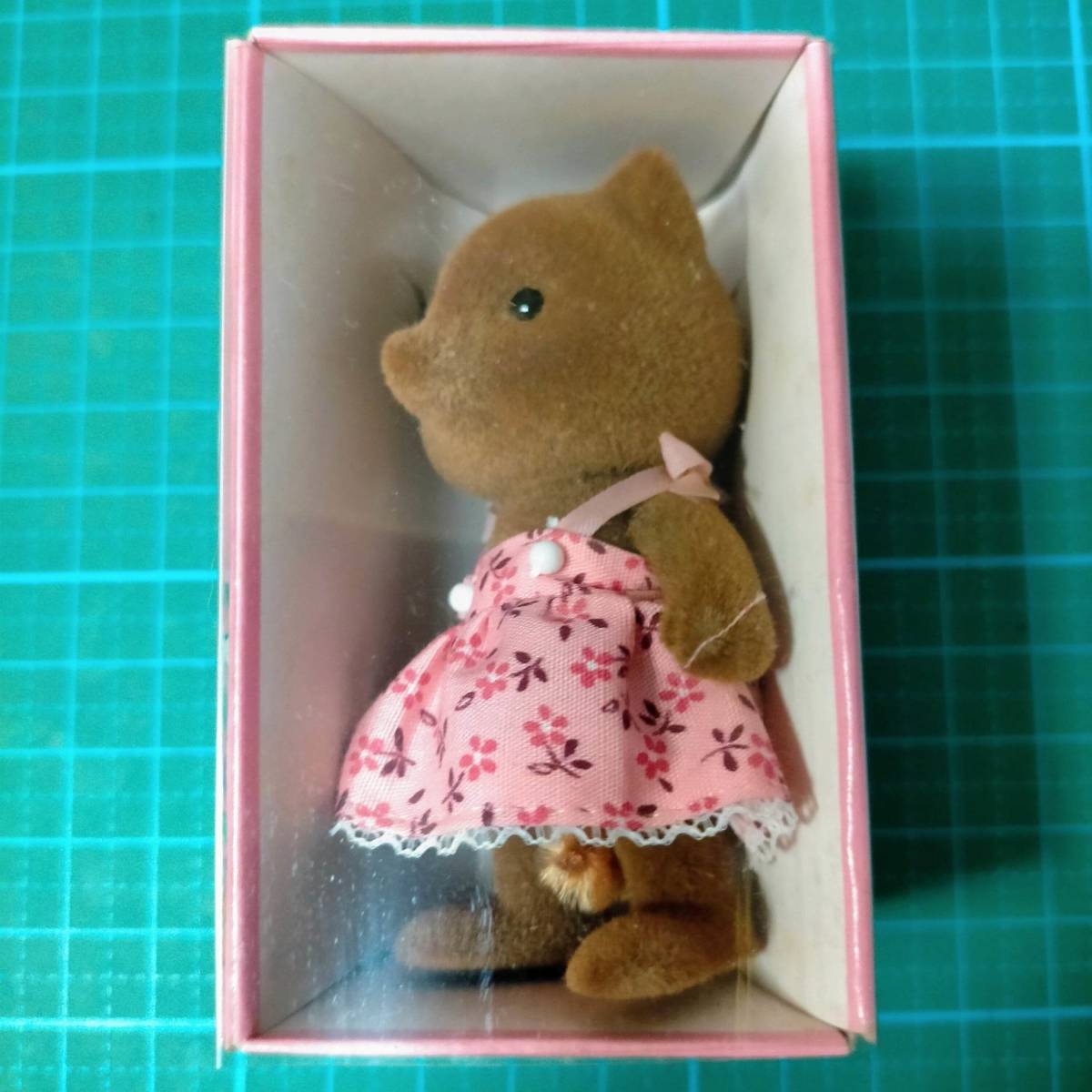 当時物 初期 シルバニアファミリー タヌキの女の子 新品 たぬき タヌキ 女の子 EPOCH Vintage Sylvanian Families raccoon dog Girl Figure_画像2