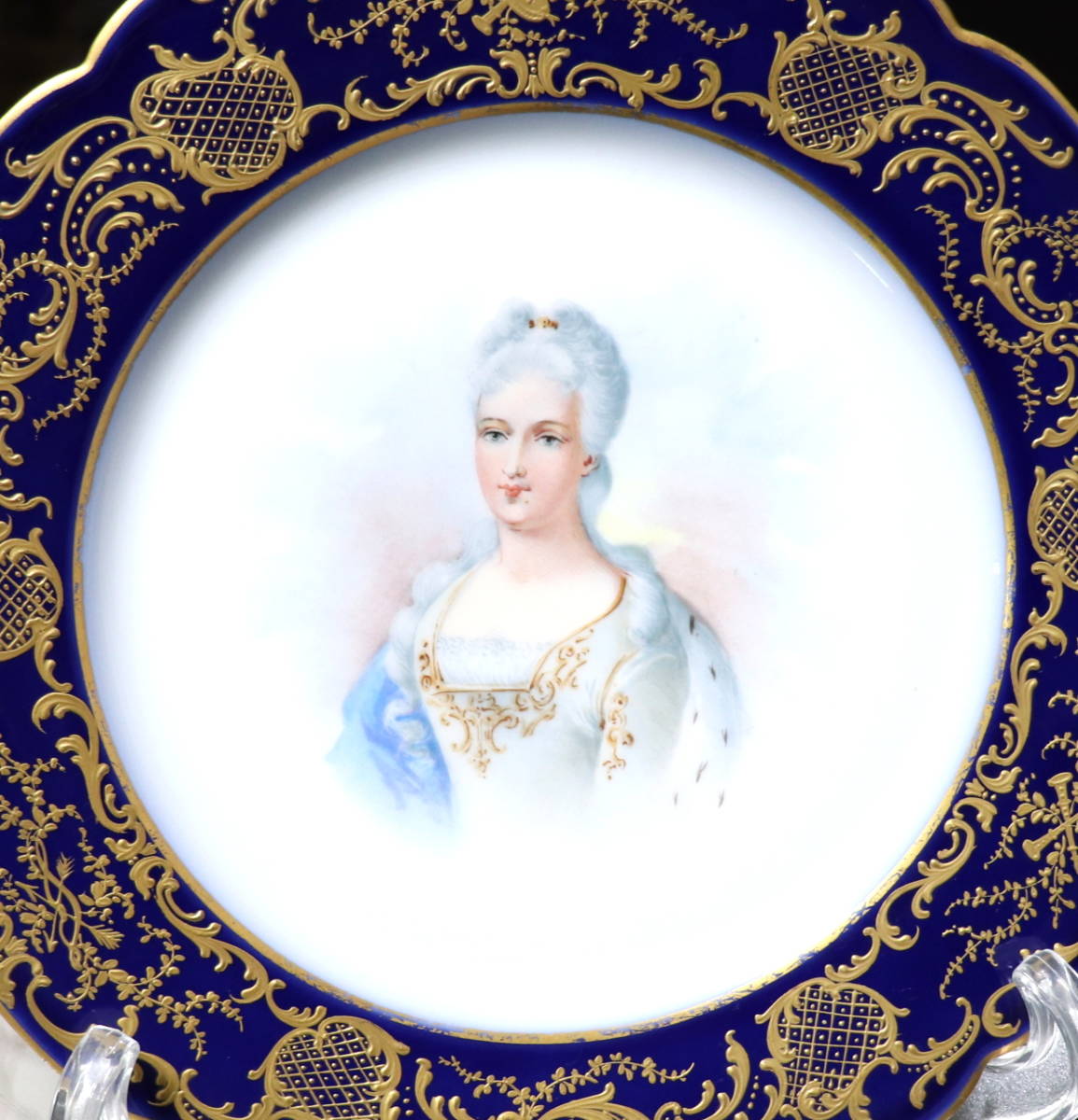 アンティーク・セーブル 大型 金彩盛り上げ飾り皿 デュ・バリー夫人