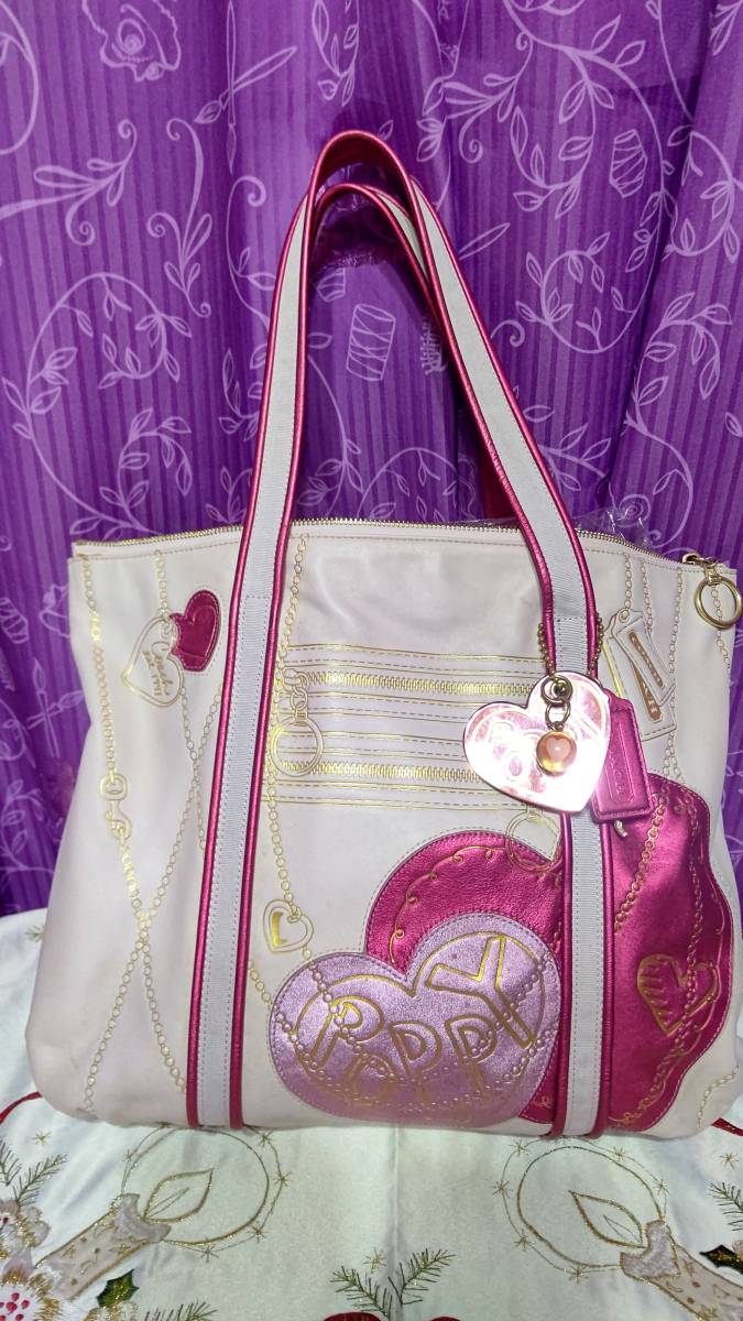 COACH ポピーハート柄が可愛いトートバッグ レザー ストラップ付き