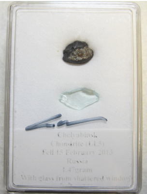 ランキング第1位 ロシア　チェリャビンスク隕石　Michael Farmer氏の直筆サイン入り　世界的有名な石ハンターの直筆サイン付き　希少価値 隕石