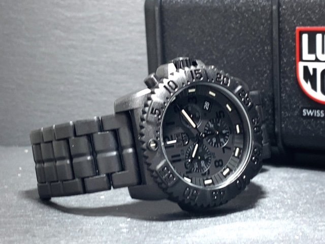 新品 LUMINOX ルミノックス 正規品 腕時計 ネイビーシールズ BLACK OUT ブラックアウト クオーツ カレンダー 20気圧防水 カーボンベルト