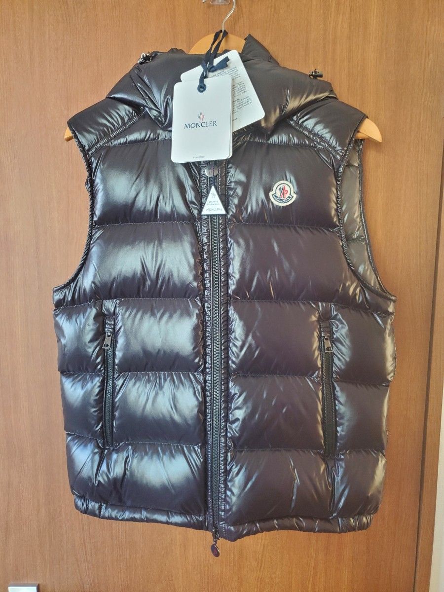 未使用に近い MONCLER モンクレール ダウンベスト カラー 999 ブラック