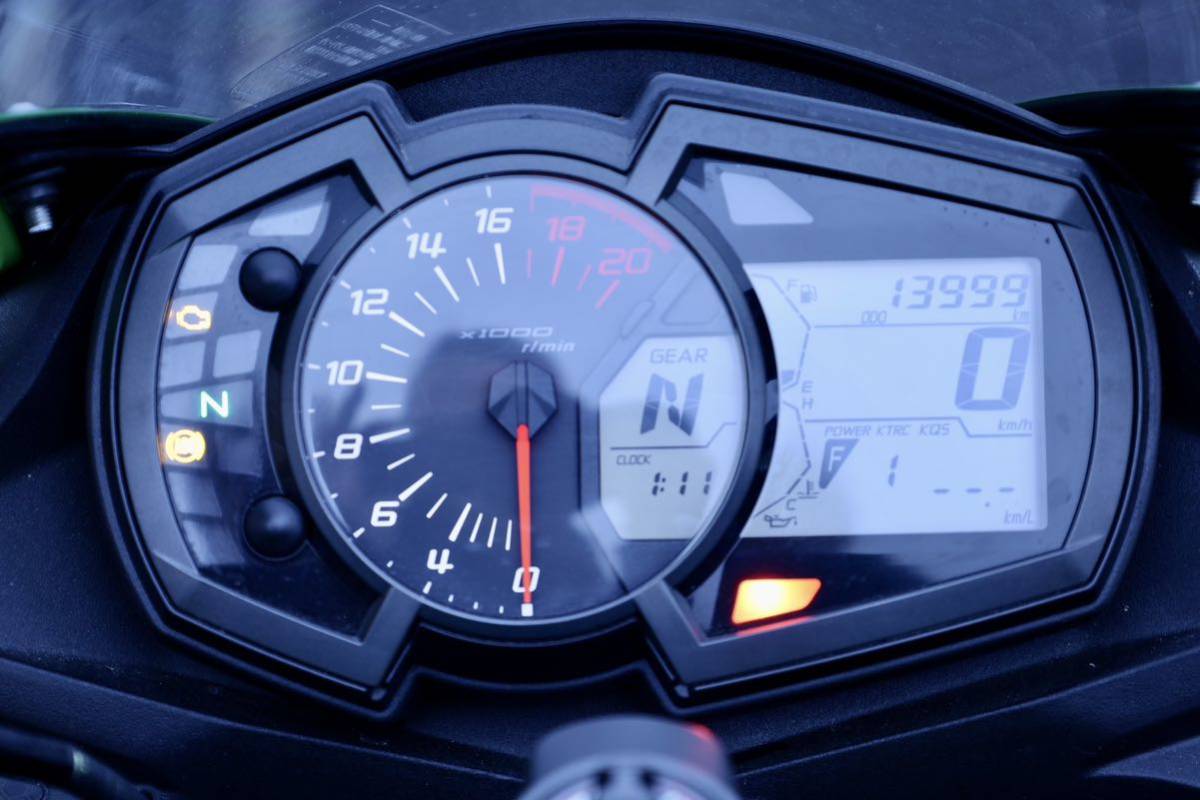 Kawasaki カワサキNinja ニンジャ zx25r 車体 実働 書有 14000km Kawasaki カワサキNinja ニンジャ zx25r 車体 実働 書有 14000km