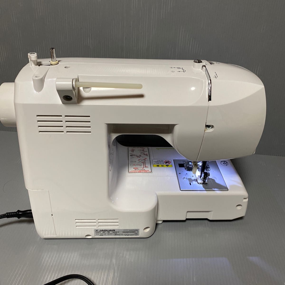 美品】JAGUAR ジャガー コンパクトミシンMP-120社外品押さえ11点 美品】JAGUAR ジャガー コンパクトミシンMP-120社外品押さえ11点