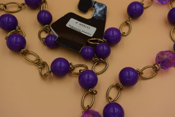 紫色の珠がついたネックレスの画像3
