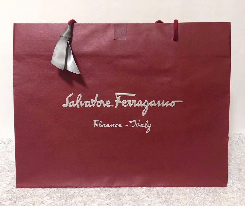 サルヴァトーレ・フェラガモ 「Salvatore Ferragamo」ショッパー 大きめ バッグ用 (1826) ショップ袋 紙袋 ブランド袋 レッド 折らずに配送_画像1