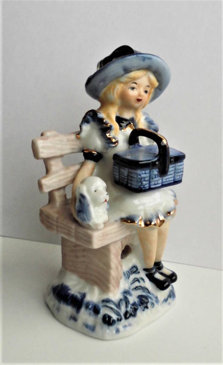 ☆古い陶器人形★ベンチに腰掛ける少女と子犬★高さ15.5cm×幅8cm★の画像2