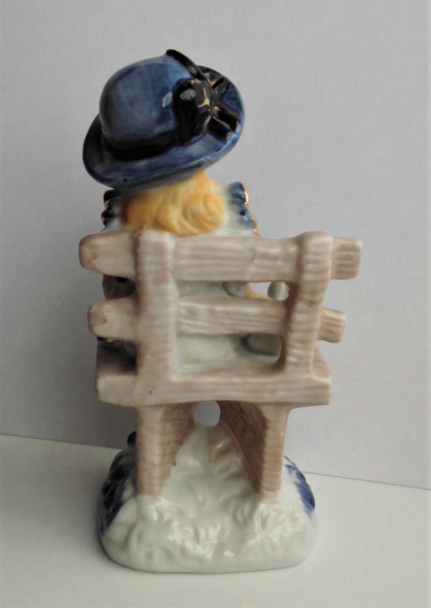 ☆古い陶器人形★ベンチに腰掛ける少女と子犬★高さ15.5cm×幅8cm★の画像5