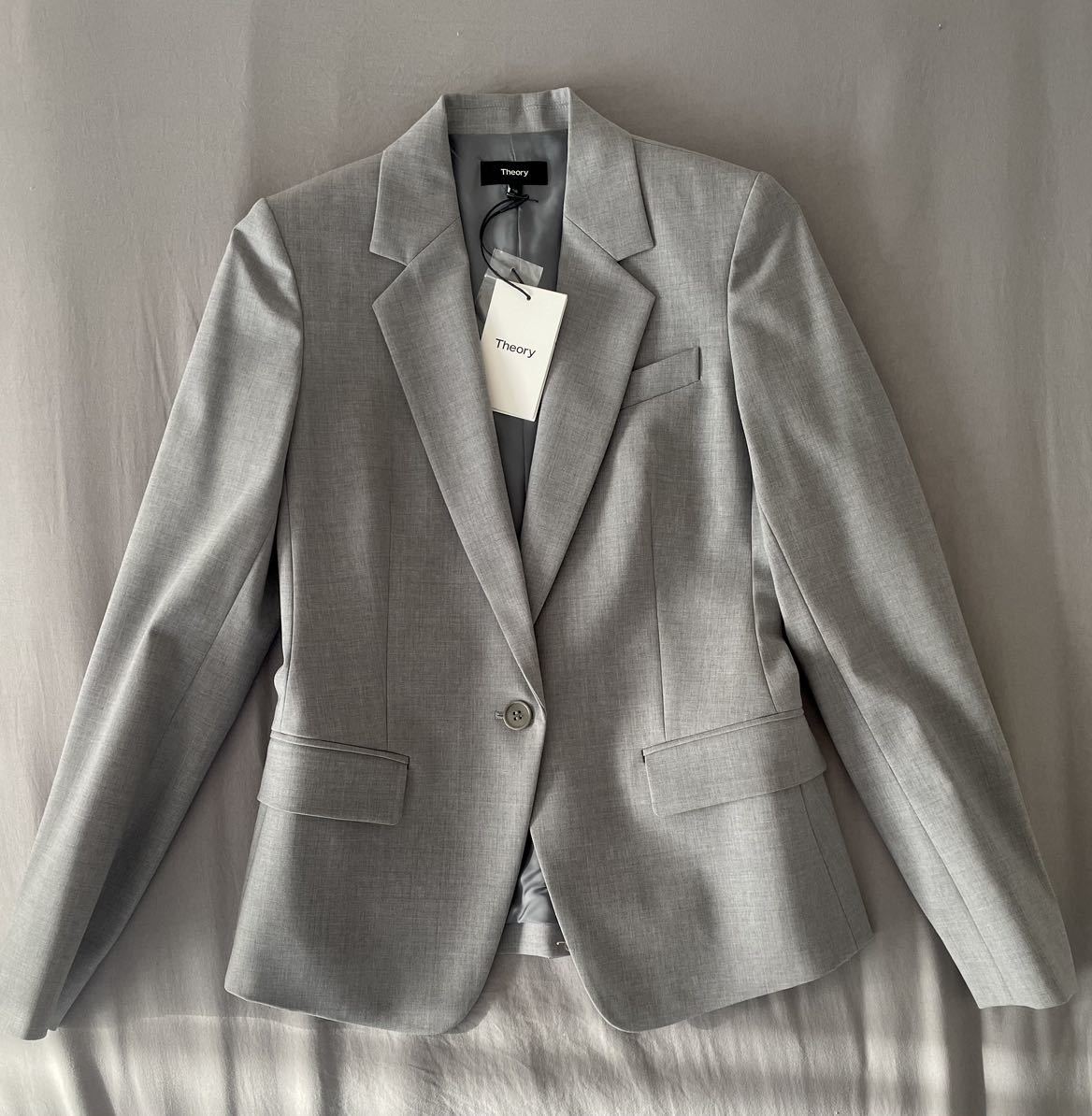 新品 セオリー ラインの綺麗なスーツ-