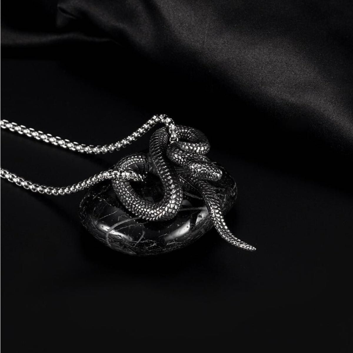 ネックレス 蛇 スネーク メンズ レディース ベネチアンチェーン シルバー ペンダント へび トグロ 塒 かっこいい デザイン 