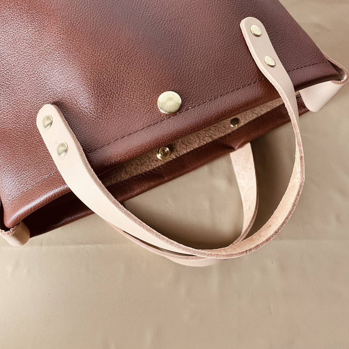  meat thickness . wrinkle type pushed . leather Mini tote bag XS size Brown combination cow leather extremely thick Himeji keep hand hand made original leather B4203