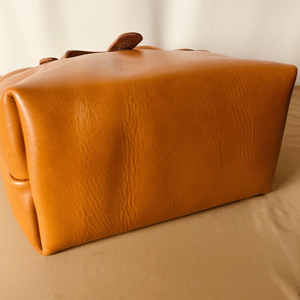 最安値高品質】 ヤフオク! - 肉厚で上品なレザートートバッグ ヌメ革