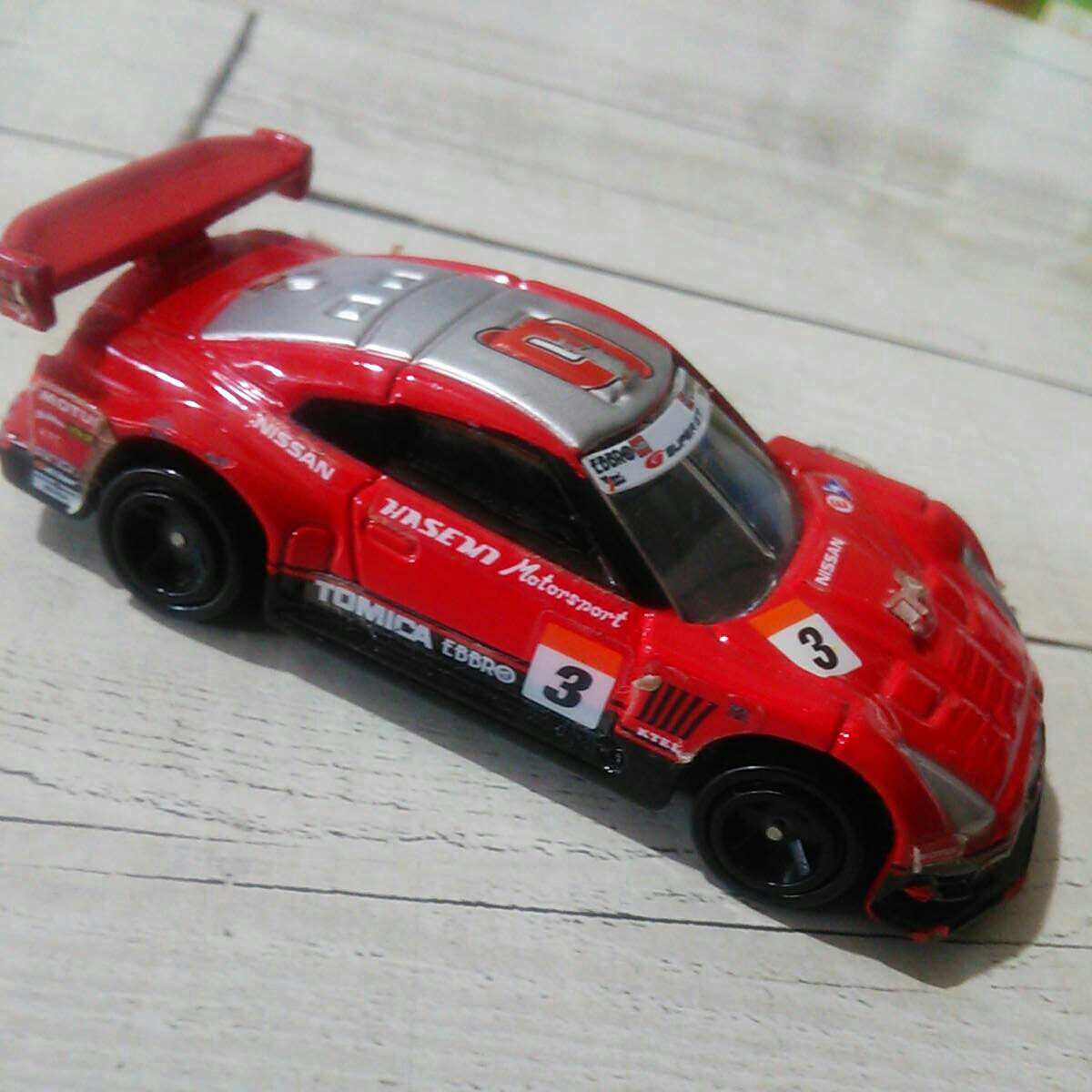 トミカ「GTR レーシング 車」