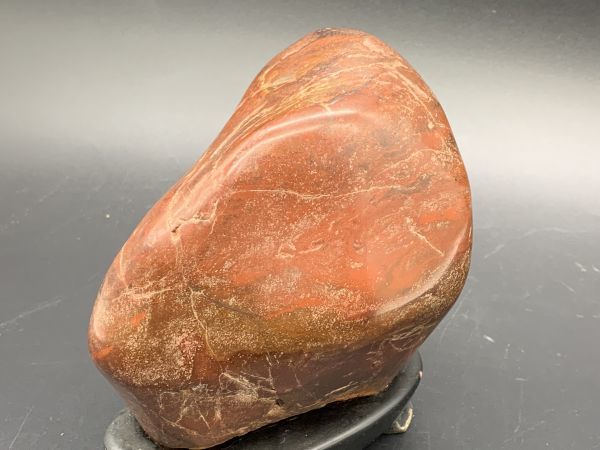 【観賞石】木台付き　『赤玉石』　2102ｇ　　石コレクター品/水石/盆石/原石/置き物　　M1223B_画像3