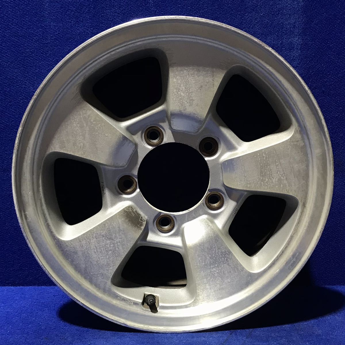 2021年製 スズキジムニー 純正鉄ホイール 16x5J +22 PCD : 139.7