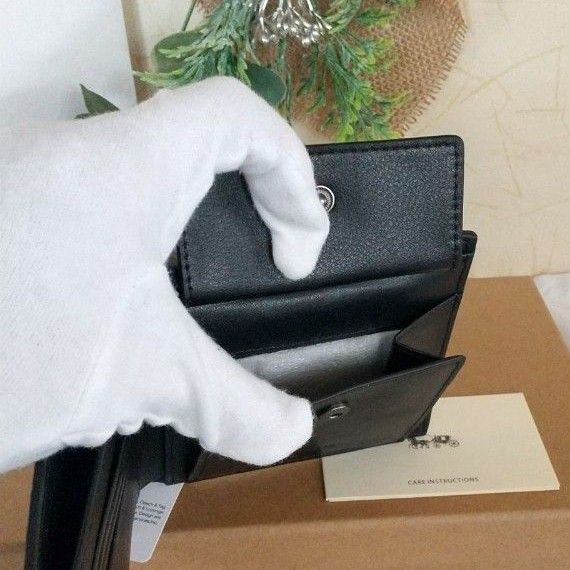 新品】コーチ メンズ二つ折財布 ブラック×エンボスシグネチャー 小銭