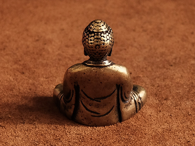  真鍮製 仏像デザイン オブジェ（座像） : 仏陀 観音 仏像 仏教 神様 お守り ブラス 置物 小物 雑貨 ビンテージ アンティーク_画像3