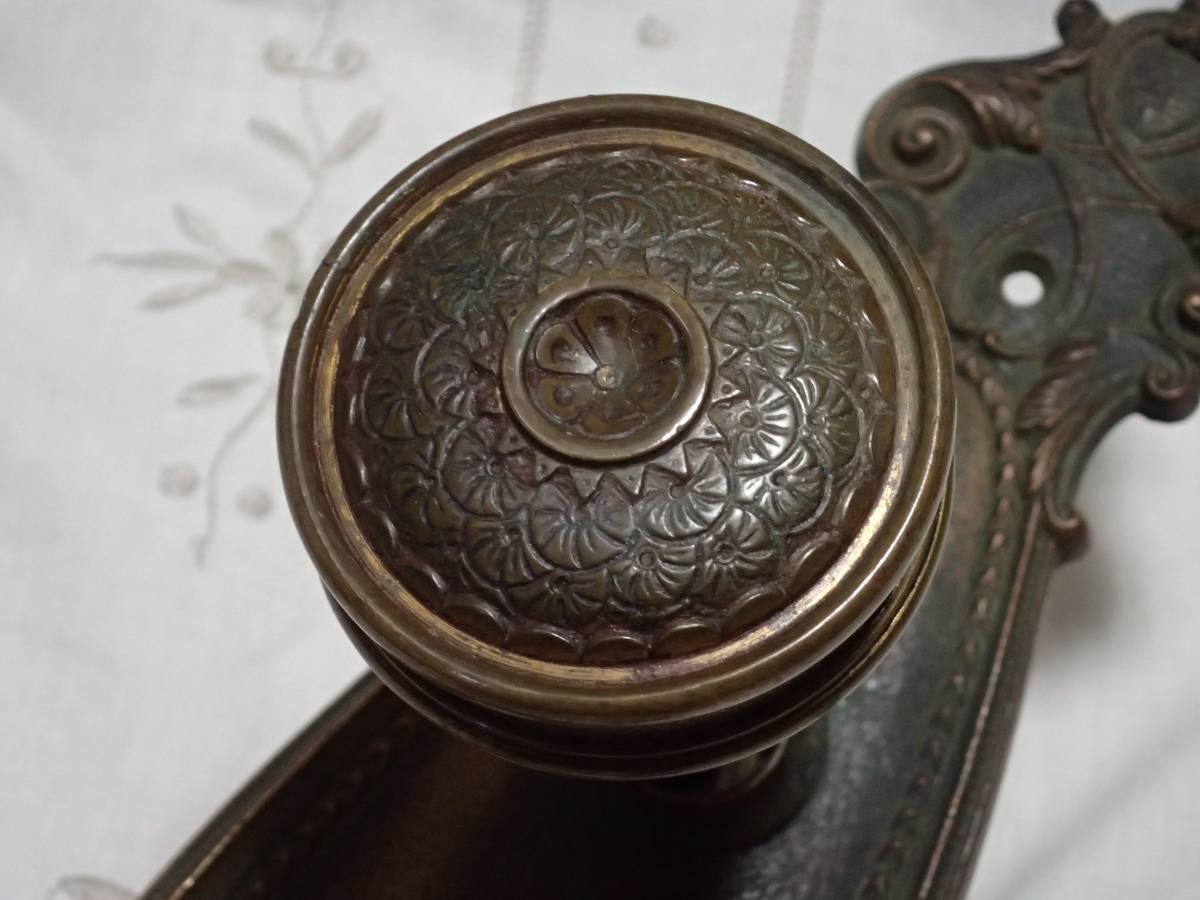 ♪即決、アンティーク、レリーフが美しい古い真鍮製ドアノブ、ドアの取手、(A_画像6