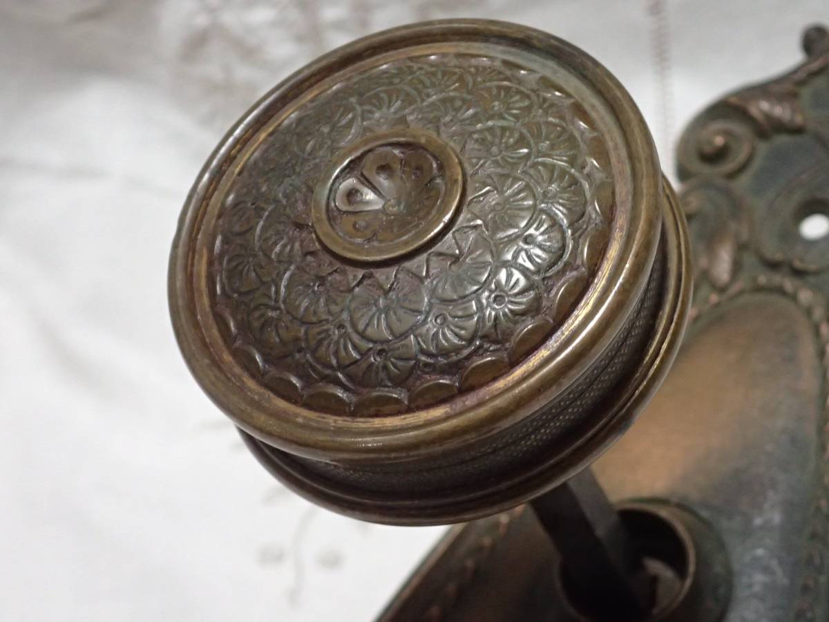 ♪即決、アンティーク、レリーフが美しい古い真鍮製ドアノブ、ドアの取手、(A_画像7