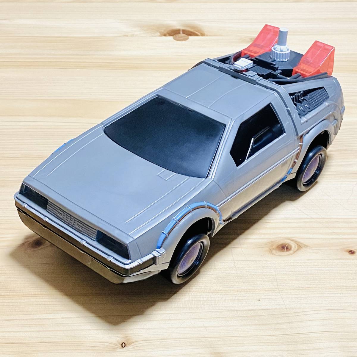 希少◆ バック・トゥ・ザ・フューチャー II デロリアン ギミック フィギュア ミニカー BACK TO THE FUTURE DMC DeLorean UNIVERSAL 光る 動_画像1