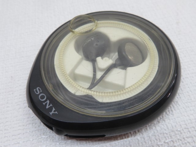 Yahoo!オークション - 昭和レトロ SONY MDR-E757 巻き取りケース Yahoo!オークション - 昭和レトロ SONY MDR-E757 巻き取りケース