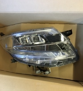 受注可 80系 ノア 右ヘッドライト LED 【 大感謝セール】 -https