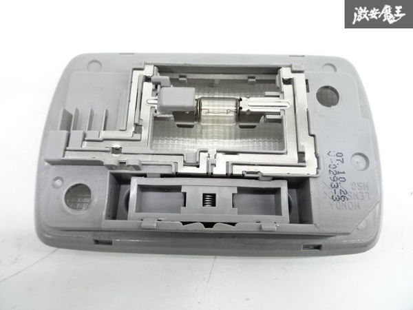 実働外し ホンダ 純正 RG1 ステップワゴン リア リヤ ルームランプ 室内灯 1個 棚9-4-G_画像3