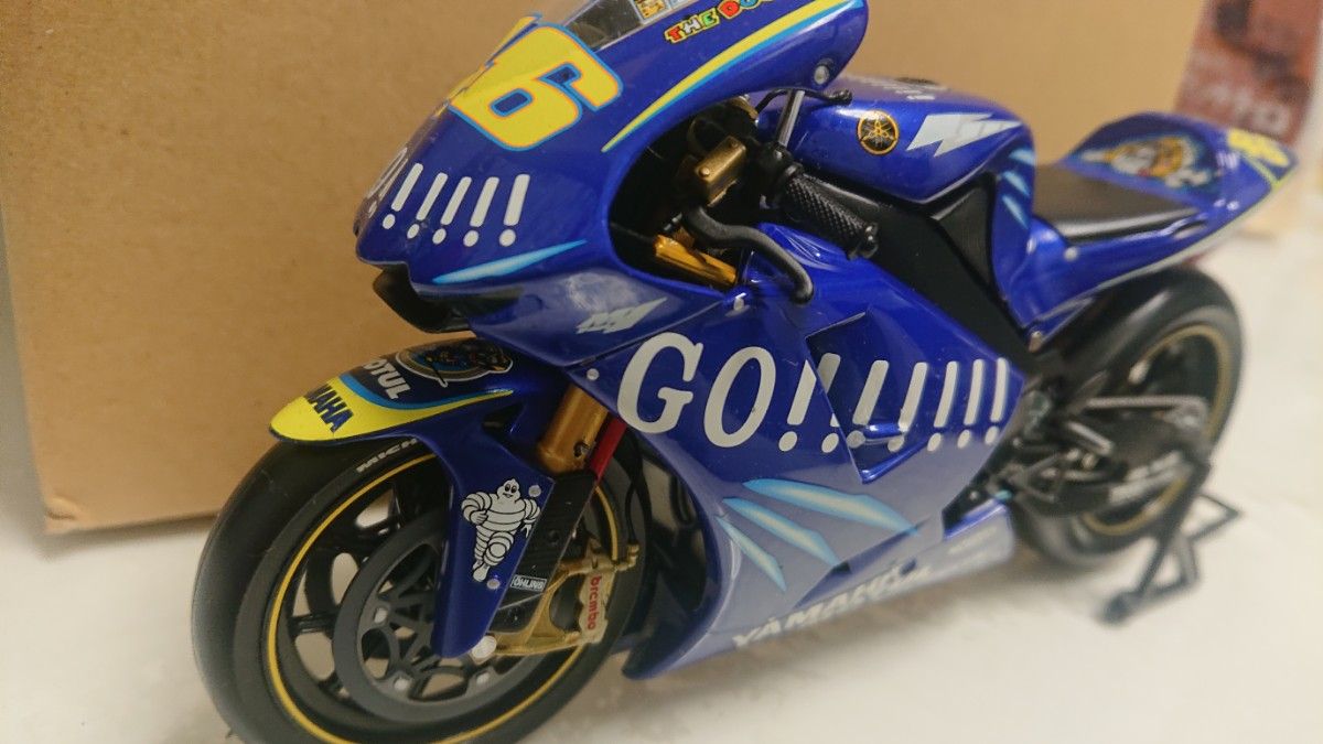 ミニチャンプス 1/12　2004 ヤマハYZR-M1 バレンティーノ・ロッシ   2台セット