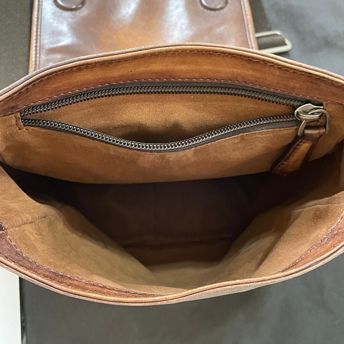 ベルルッティ Berluti 超美品2回短時間使用 ショルダーバッグ ベルルッティ Berluti 超美品2回短時間使用 ショルダーバッグ