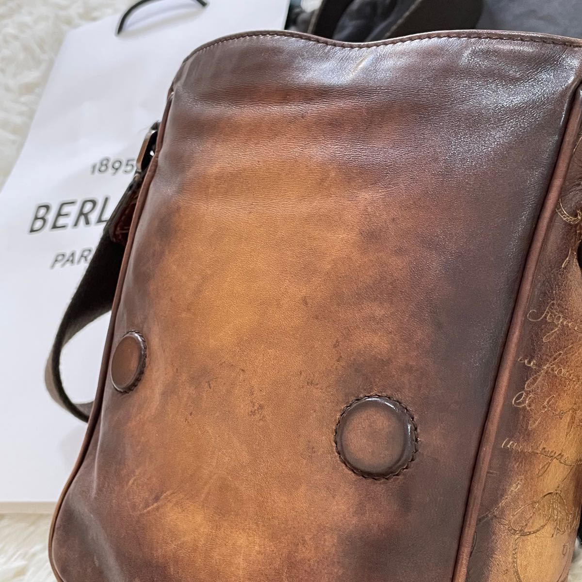 ベルルッティ Berluti 超美品2回短時間使用 ショルダーバッグ ベルルッティ Berluti 超美品2回短時間使用 ショルダーバッグ