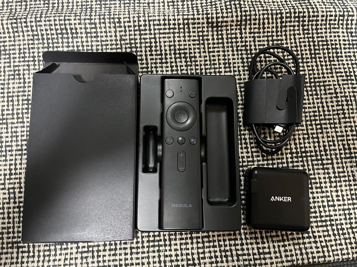 Anker Nebula Capsule II、Manfrotto ミニ三脚