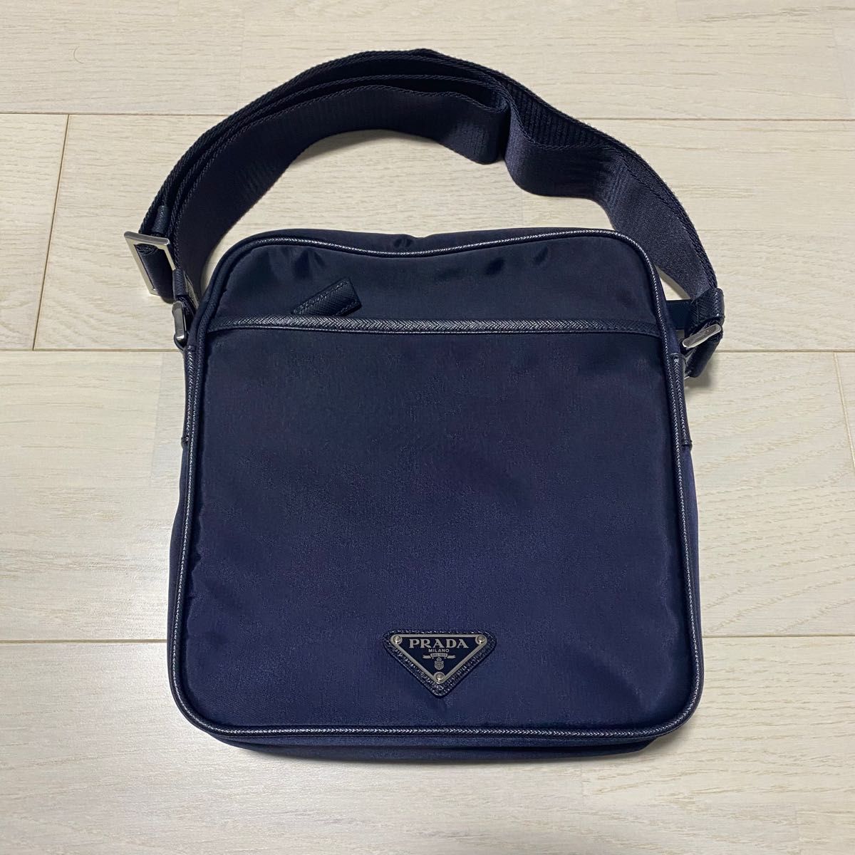新品同様 プラダ ショルダーバッグ BANDOLIERA 国内正規品
