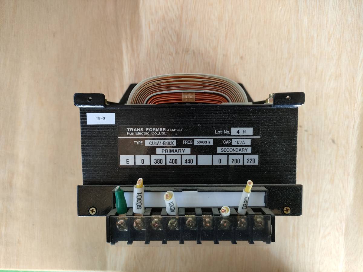 着後レビューで 送料無料】 トランス変圧器 CU4A1-B4020 1KVA