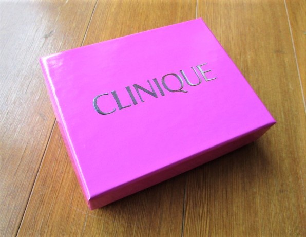 ★美品！CLINIQUE クリニーク＊限定メイクセットのピンクの空き箱＊ロゴ入り★_画像2