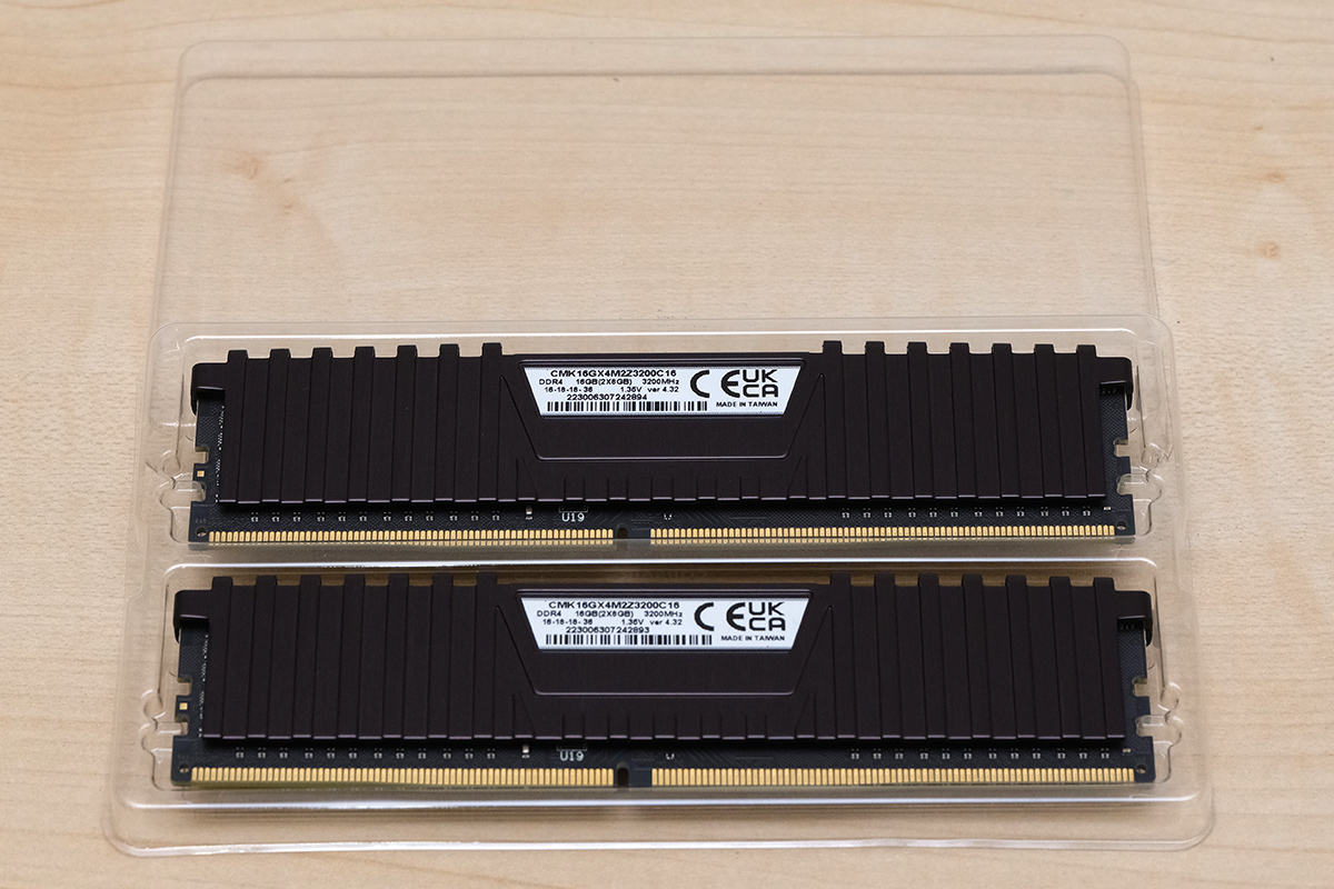 新品同様CORSAIR VENGEANCE LPX 16GB (8GBx2) CMK16GX4M2E3200C16 DDR4