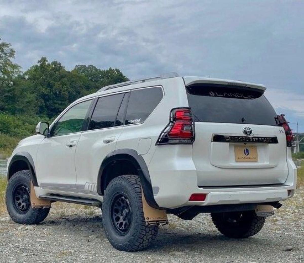 150プラド後期車用テールレンズプロテクター LANDLIC JAPAN 新商品