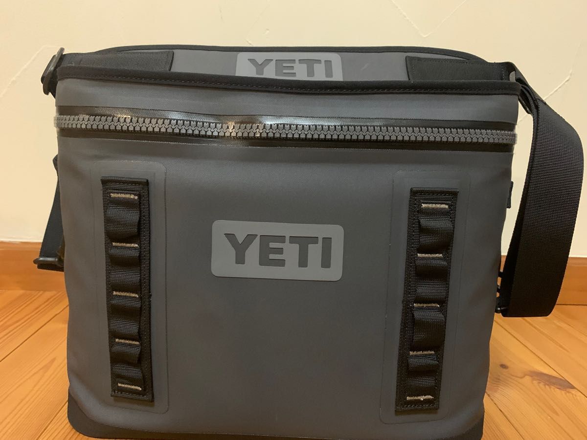 ○ YETI Hopper Flip 18 Soft Cooler Charcoalホッパーフリップ 18
