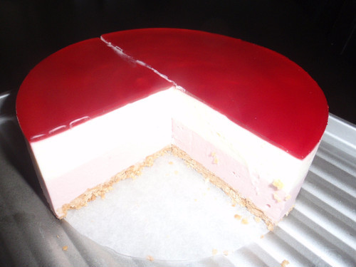 . thickness strawberry rare - cheese cake 15.[5 number ] little acid taste . have .. very beautiful taste .. cake. 