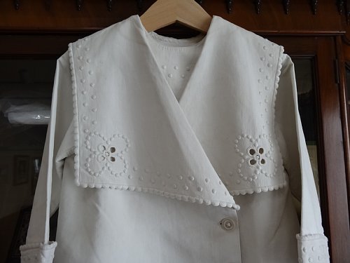Grace アンティーク フランス 1900年頃 水玉の手刺繍 と 大きめ Grace アンティーク フランス 1900年頃 水玉の手刺繍 と 大きめ