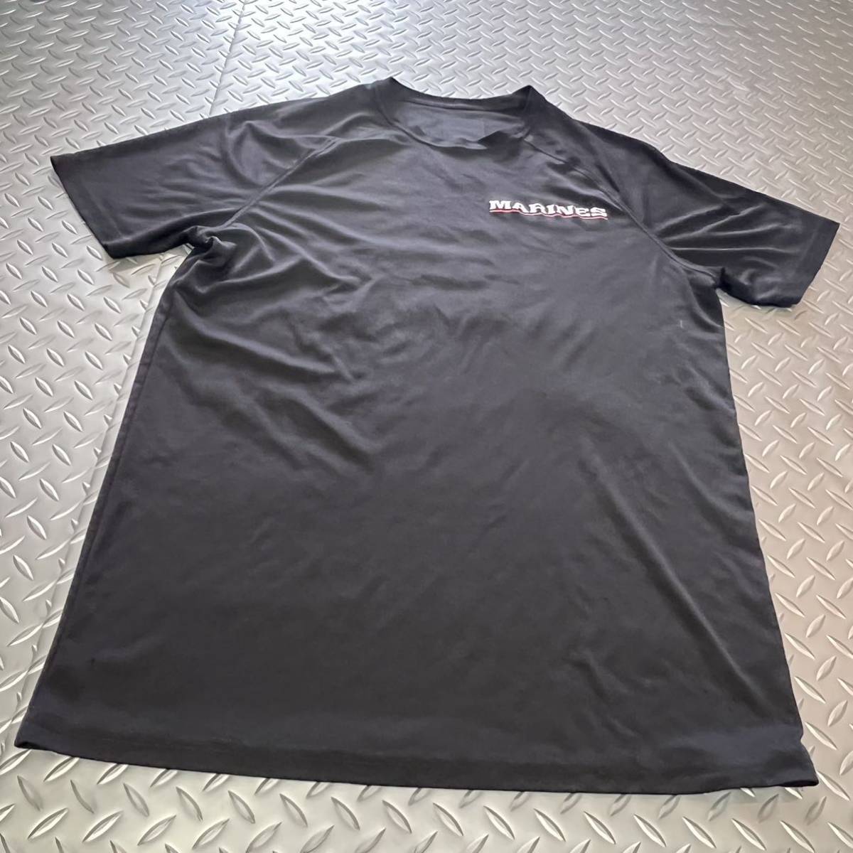 米軍放出品　沖縄　BLACK Tシャツ 　コレクション　ランニング　LARGE (INV PQ49)_画像1