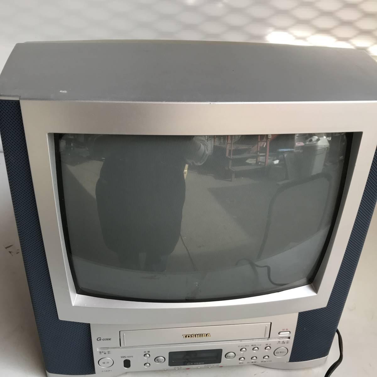 ◎ヤYS1536★中古品　現状品　東芝テレビデオ J-14VF1　ビデオ内蔵型テレビ　アナログ　ブラウン管テレビ　レトロ家電　ECM_画像3