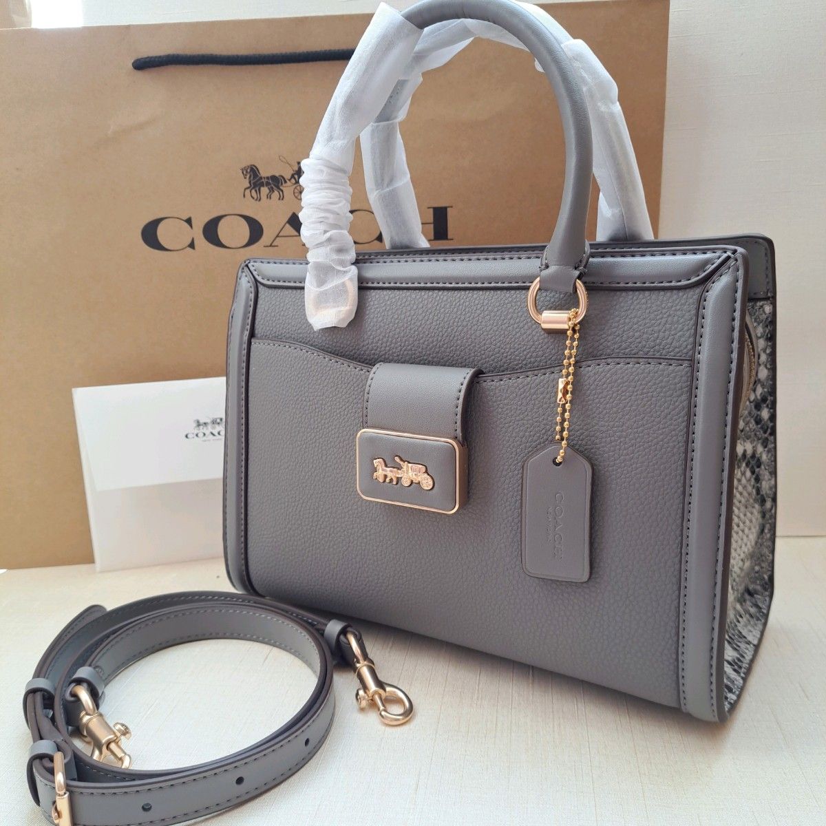 最新作】グレースキャリーオール COACH バッグ ハンドバッグ 最新作】グレースキャリーオール COACH バッグ ハンドバッグ