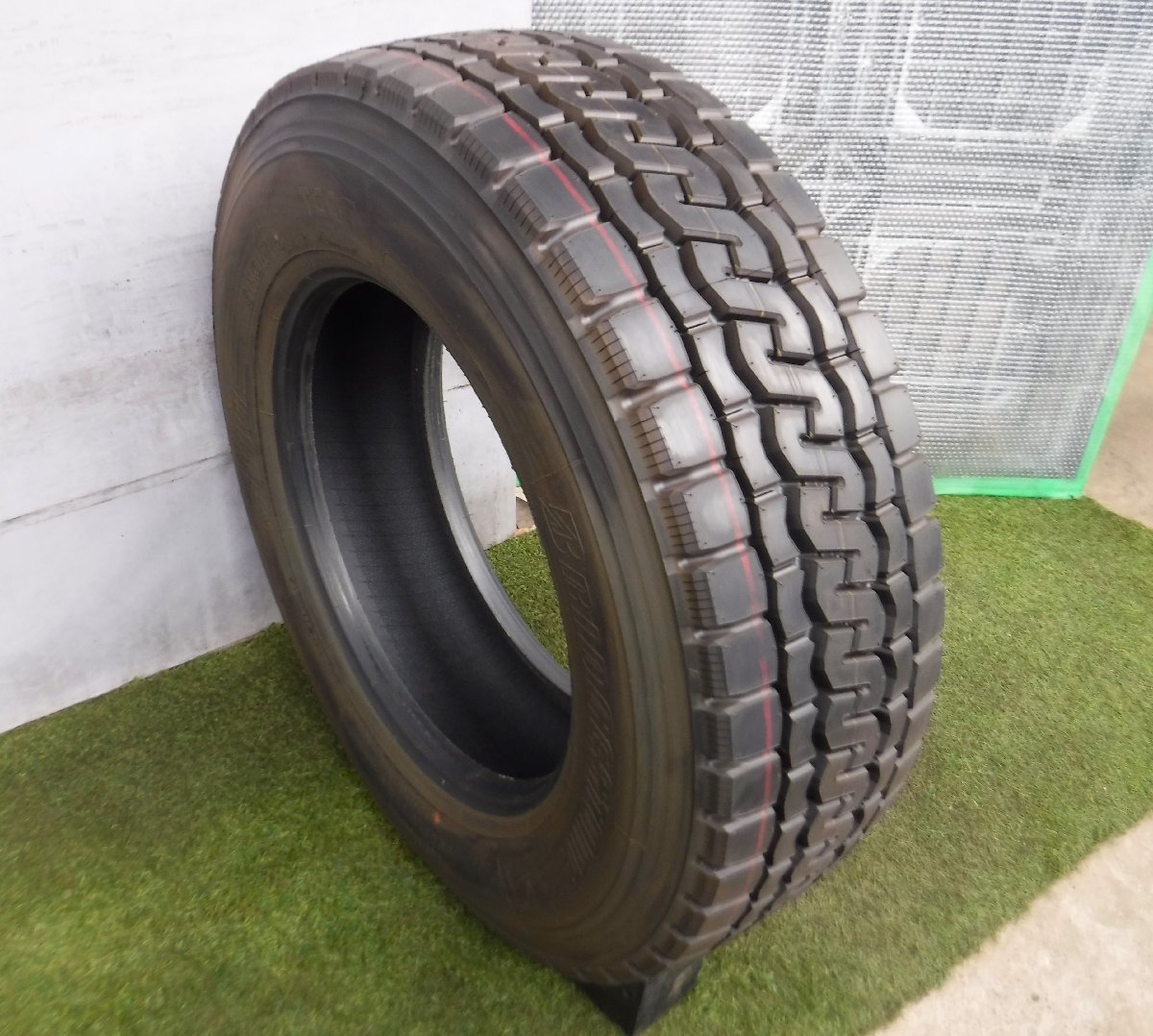 ★295/70R22.5,ブリヂストン M810!!【新品・未使用】2021年製!!ミックスタイヤ!!◇大型トラック用に!!1本価格!!_TB10