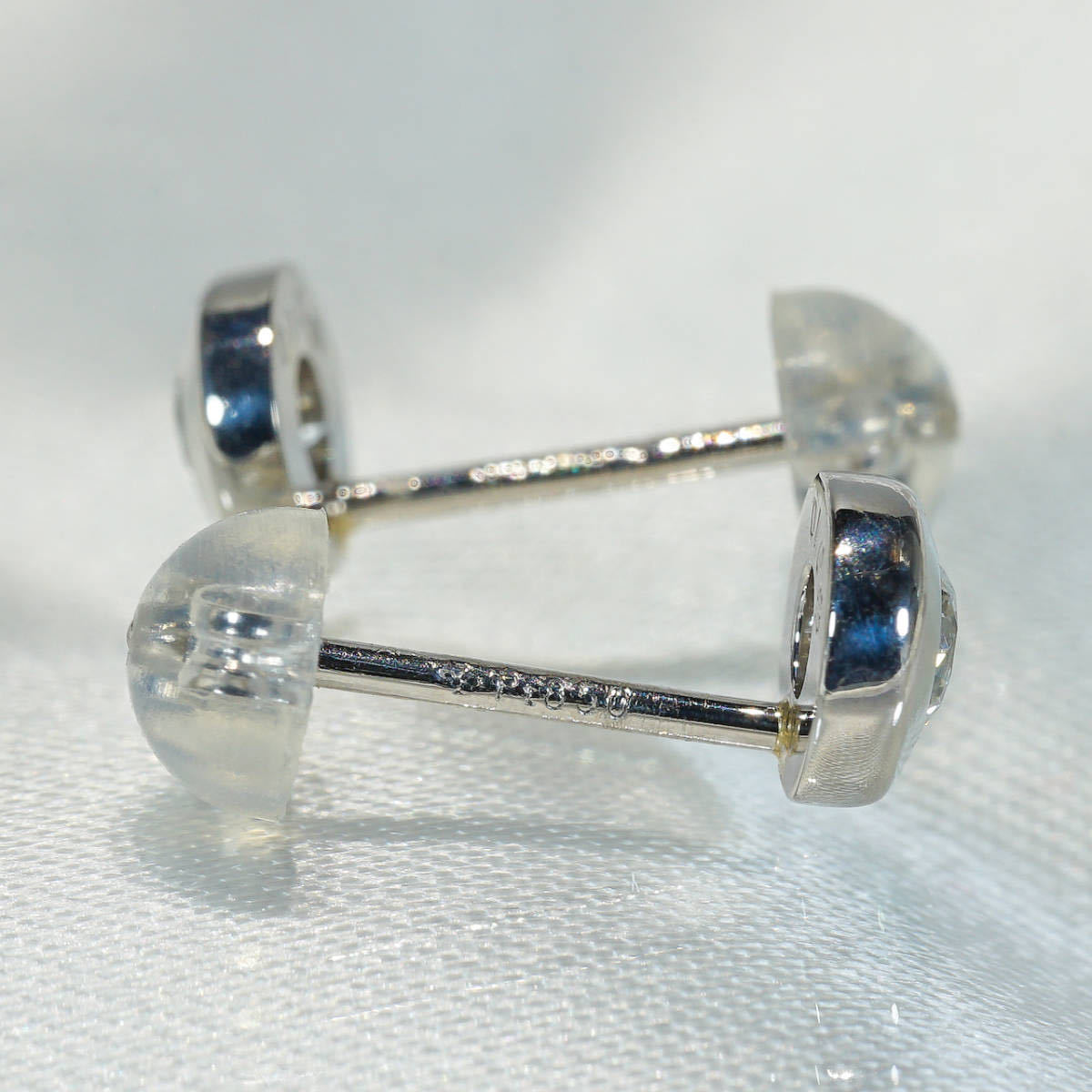 ユニセックス ダイヤピアス 【D0.1ct & D0.1ct】PT850 K14(キャッチ